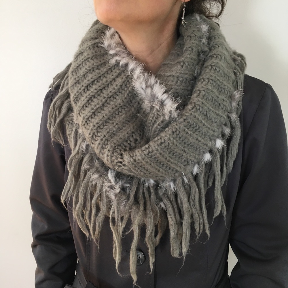 Gray Knit Infinity Scarf with Fringes & Fur Trim